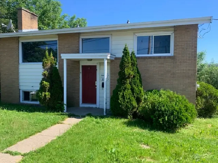 3 bedroom Flat on Windsor St. $3000 includes ALL,  heat,elec,int