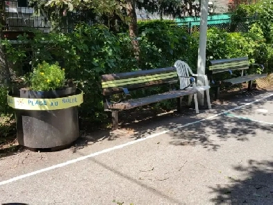 Rue De Normanville 4 1/2 troisième étage libre premier juin