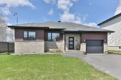 Bungalow avec garage:  25 min de la base militaire de St-Jean