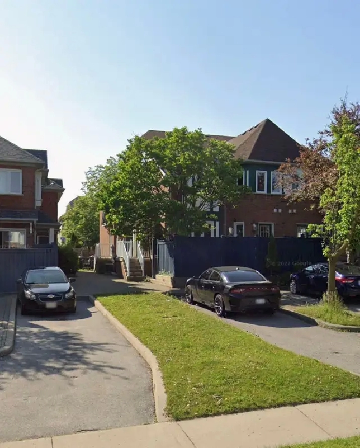 Room for Rent in  Brampton