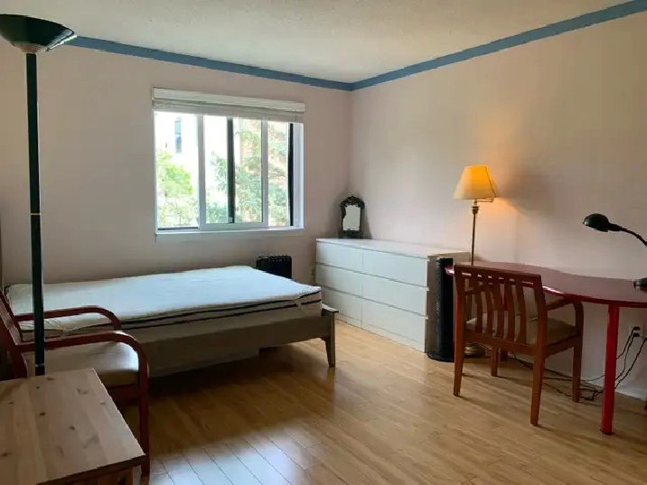 Ensuite Room near Seneca College