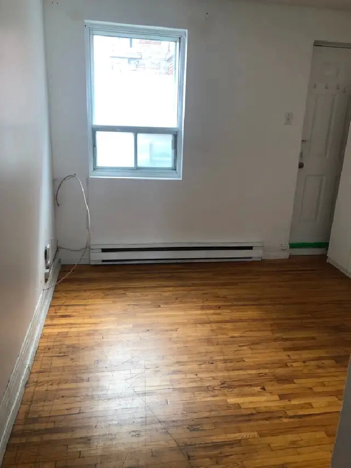 Rosemont, 9ième Ave, 2 ½, libre, poêle/frigo inclus, 915.00$