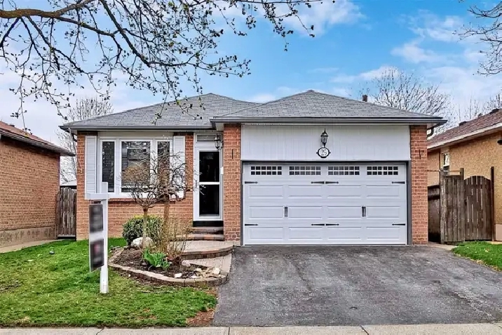WHITBY BUNGALOW MAIN FLOOR - 3 BEDROOM