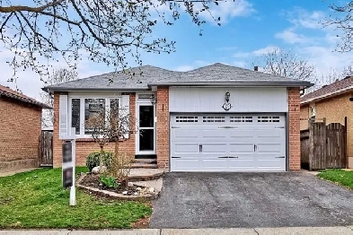 WHITBY BUNGALOW MAIN FLOOR - 3 BEDROOM