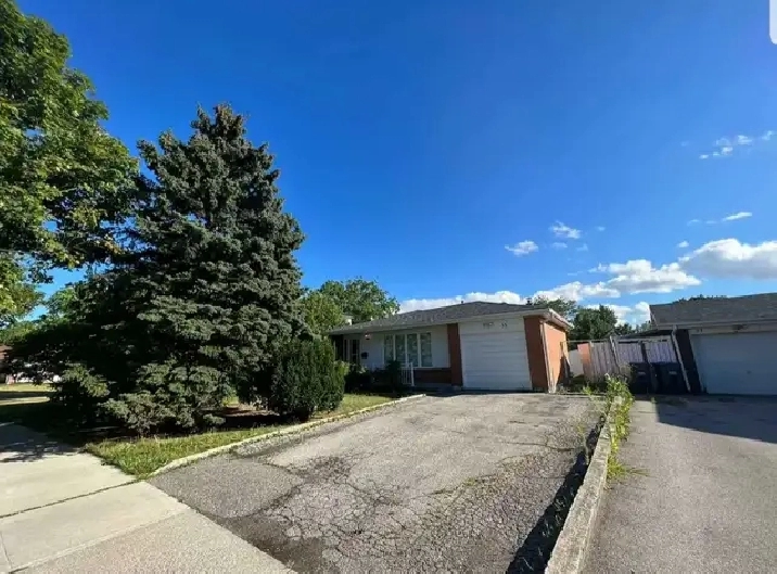 Full House With Basement For Rent in Brampton $2995