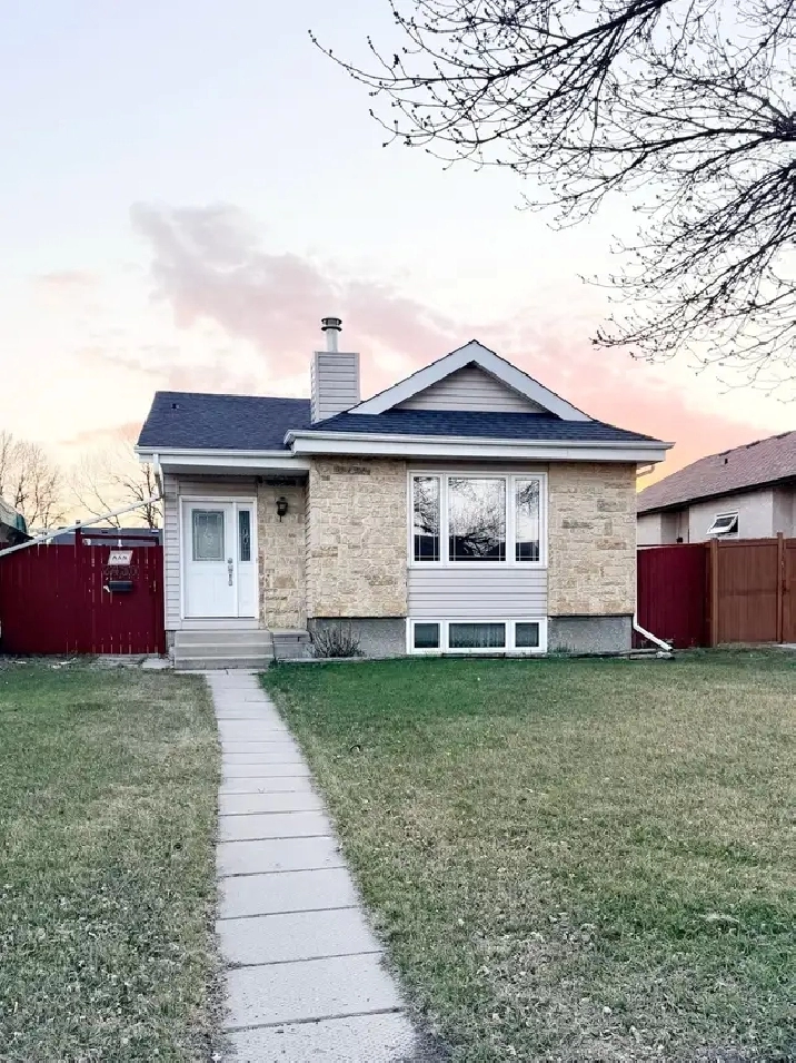 House for sale 3 beds  2.5 baths