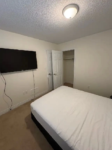Queen Bedroom w/ WiFi & Utilities Included – Flexible Term