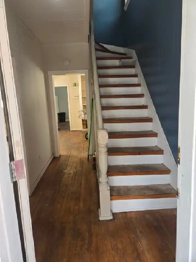 6 bedroom 2 washroom e story house