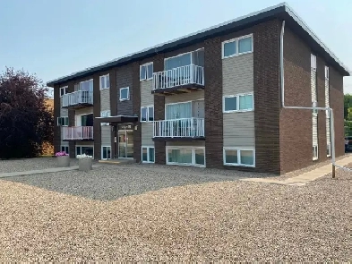 Spacious, Top Floor 2 Bedroom Apartment Available June 1st
