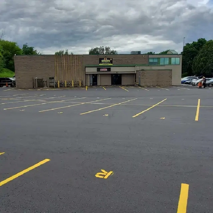 FURNISHED OFFICES - OMVIC APPROVED  - NO LEASE - AVAILABLE IMMED