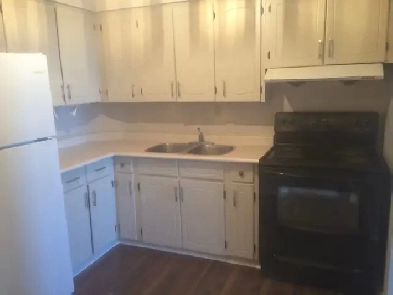 2 Bedroom 1 Bathroom - 3555 Derry Road East