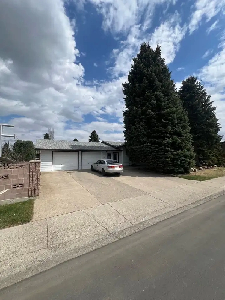 Lethbridge house for sale - prime location