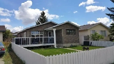 Awesome location 5min walking distance to Ctrain