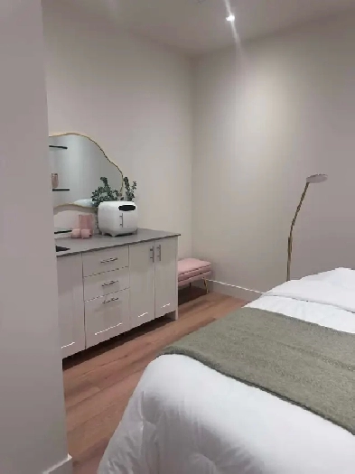 Professional room for rent — Montreal West