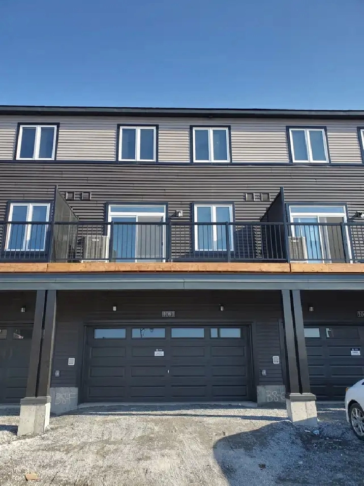 Modern 3-Storey Townhouse for Rent in North Kanata(Arcadia)