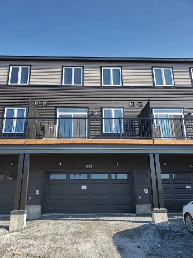Modern 3-Storey Townhouse for Rent in North Kanata(Arcadia)