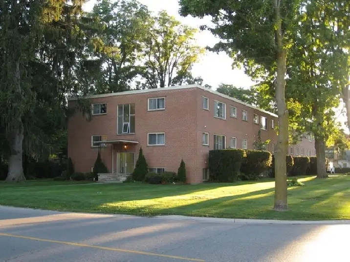 Bright 2 Bedroom in Strathroy