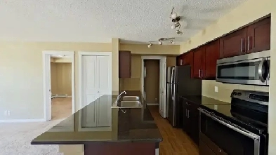 3 Bedroom / 2 Bath Main Floor Condo with 2 Parking Stalls