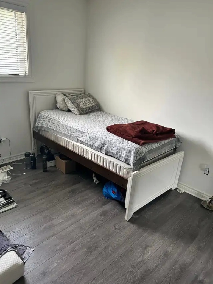 room for rent available