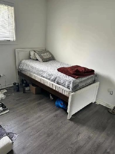 room for rent available