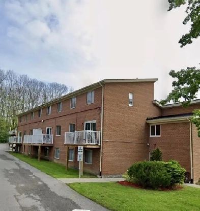 Newmarket 2 Bedroom Apartment in quiet building