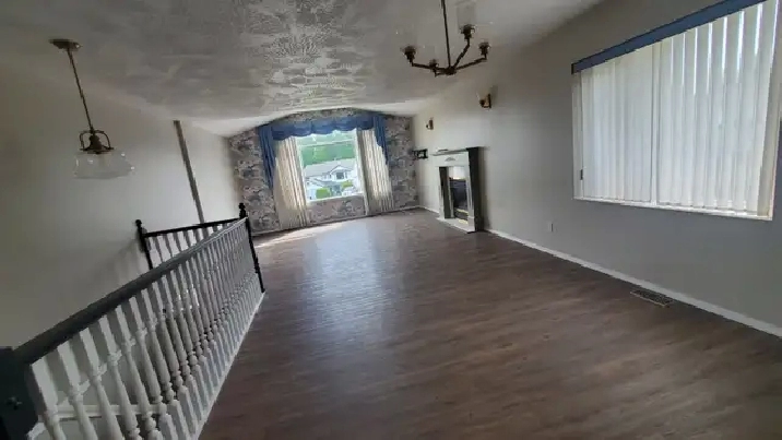 AVAILABLE SOON, 3 BEDS/2 BATHS HOUSE WITH GARAGE COLLEGE HEIGHTS