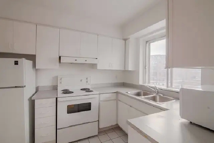 spacious 1-bedroom for rent, Westmount adj, CDN - ID 1711