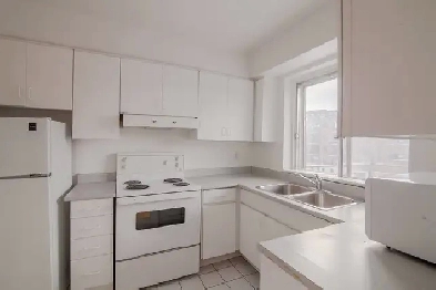 spacious 1-bedroom for rent, Westmount adj, CDN - ID 1711