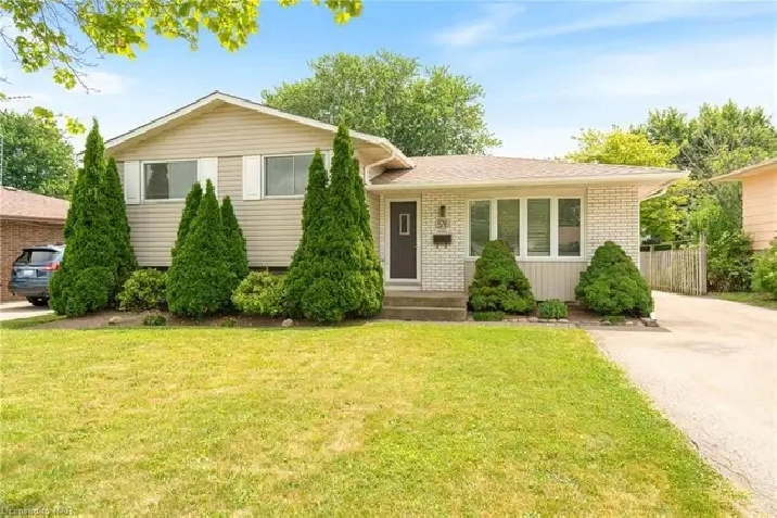 54 Trelawn Parkway, Welland - 3 Bedroom Main Unit