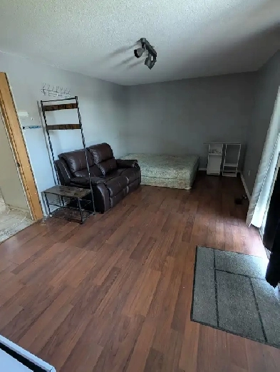 Heron Gate Mall. 1st floor large room with private backyard.ASAP