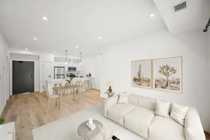 LUXURY 2 Bed 2 Bath! Located In Garden City!
