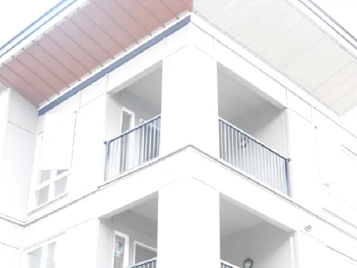 2 Bedrooms and 2 Bathrooms condo in heart of Central City Surrey
