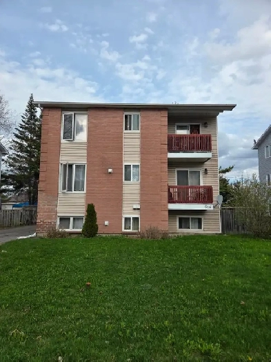 APARTEMENT 5 1/2 3cc DISPO 1er JUIL 2026