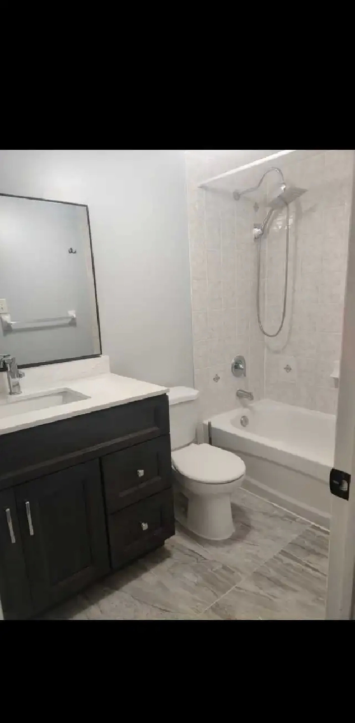 2-bedroom  Den ،Trinty mall schools and Highway 410