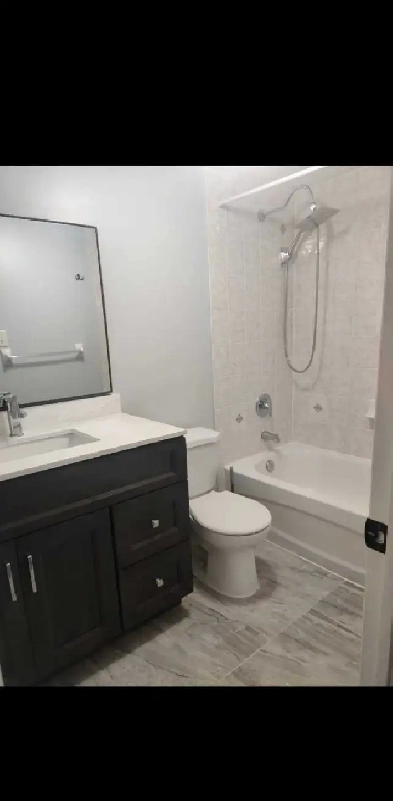 2-bedroom  Den ،Trinty mall schools and Highway 410