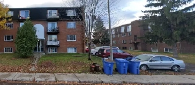 GRAND 4 ½ DEMI-SOUS SOL RÉNOVÉ À LONGUEUIL