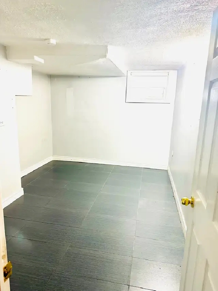 PRIME STUDENT RENTAL-STEPS FROM HUMBER POLYTECHNIC LAKESHORE