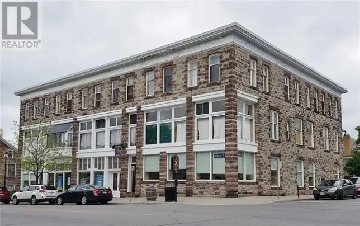 2 Bedroom apartment in the Heart of Downtown Perth