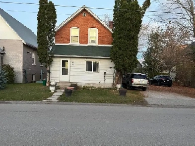 STEPS FROM DOWNTOWN ORILLIA - RENOVATED 1 BEDROOM ALL INCLUSIVE