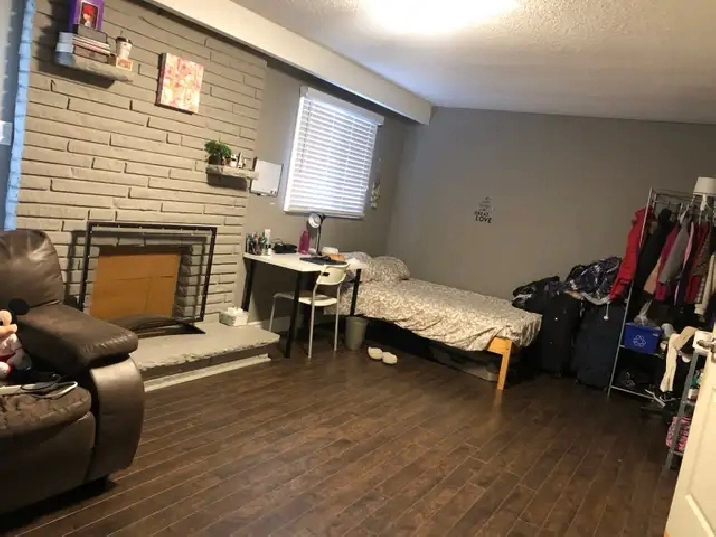 CLOSE TO SENECA COLLEGE-ONE BIG ROOM FOR RENT