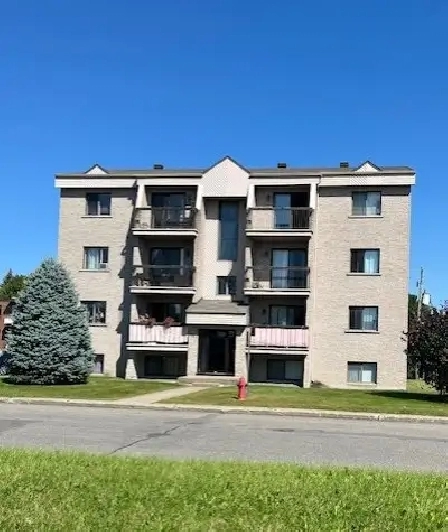 4 ½  logement à louer derrière Galerie Terrebonne libre à 1230$
