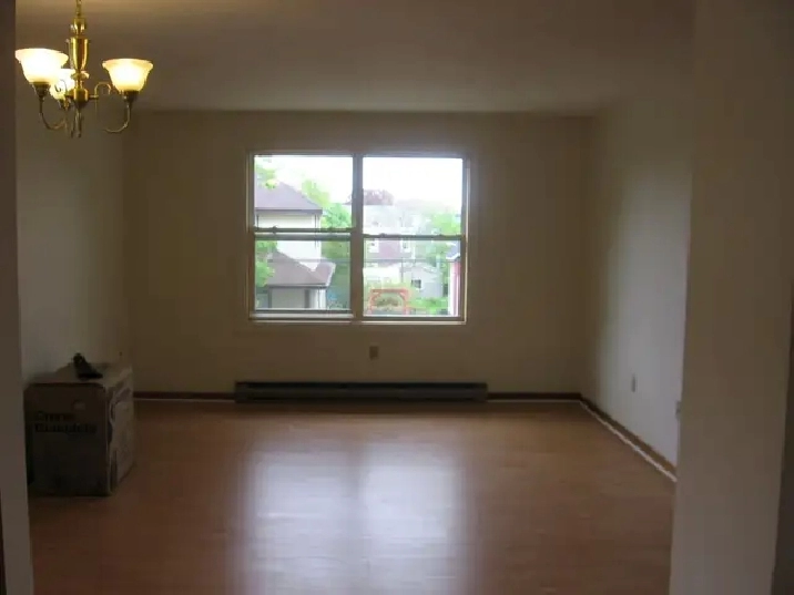 June 1 Spacious 2 Bedroom Apartment $1825 Evans Avenue Fairview