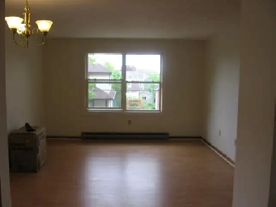 June 1 Spacious 2 Bedroom Apartment $1825 Evans Avenue Fairview