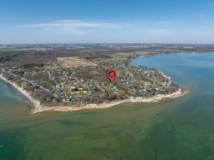 Detached Home Near Lake Erie | Updated Kitchen & Bath |Nanticoke