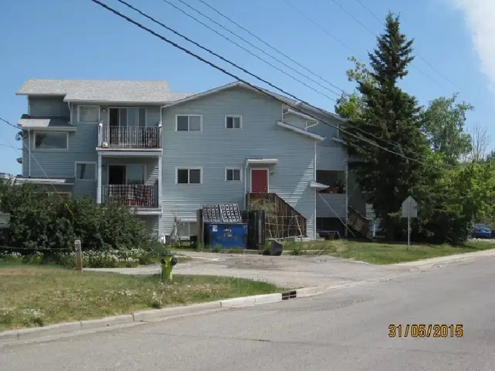 Nice townhouse style 1BR apt-5 min to Cda Olympic Park(Bowness)