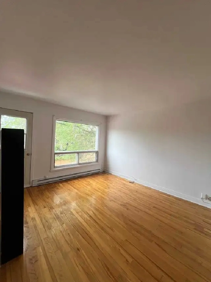 Appartement 5 et demi a louer ,2 balcons haut de duplex éclairé