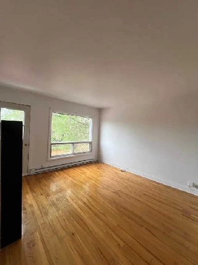 Appartement 5 et demi a louer ,2 balcons haut de duplex éclairé