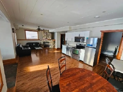 LARGE BEDROOM - CLOSE TO LRT/ U OF C/ SAIT/ FH HOSP$116