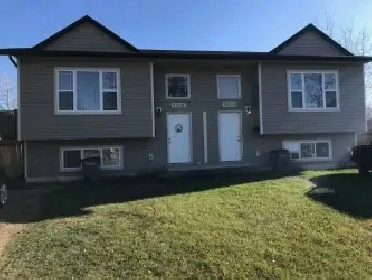 Spacious 3 bed, 2 bath half duplex