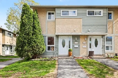 3 bedroom end-unit w/easy access to Hwy 174